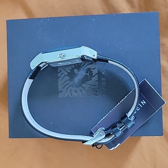 Ladies Watch - Picture 4 of 4